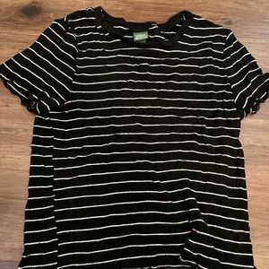 Wild fable crop tee. Size:Small